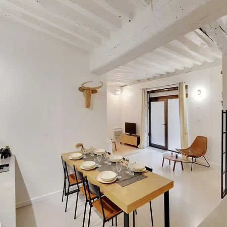 Magnificent -2br-4p- Le Marais