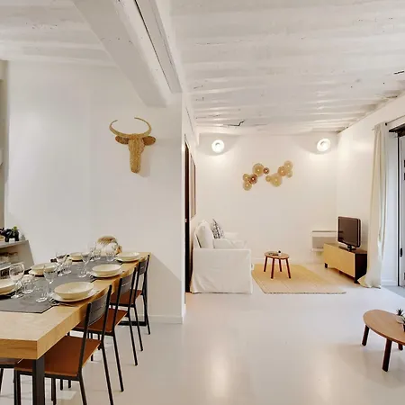 Magnificent -2br-4p- Le Marais Apartment *