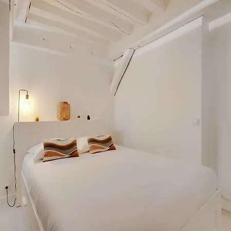 Magnificent -2br-4p- Le Marais *