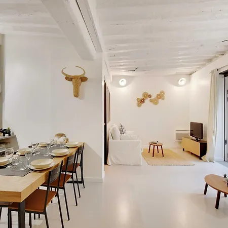 Magnificent -2br-4p- Le Marais Apartment *