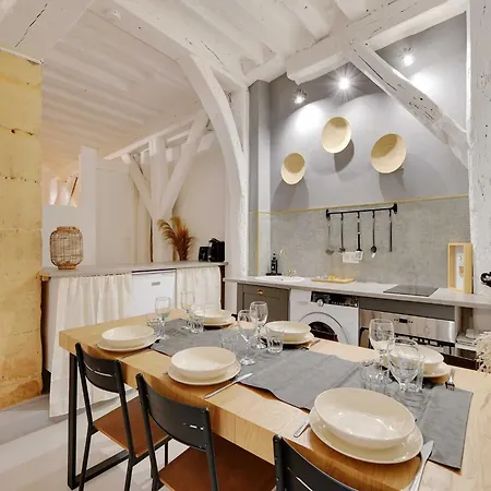 Magnificent -2br-4p- Le Marais Paris